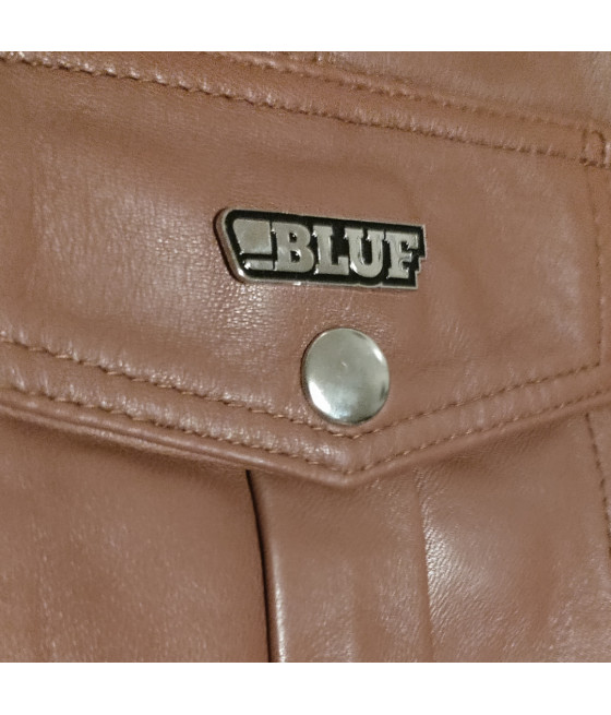 Insignia con logotipo BLUF...